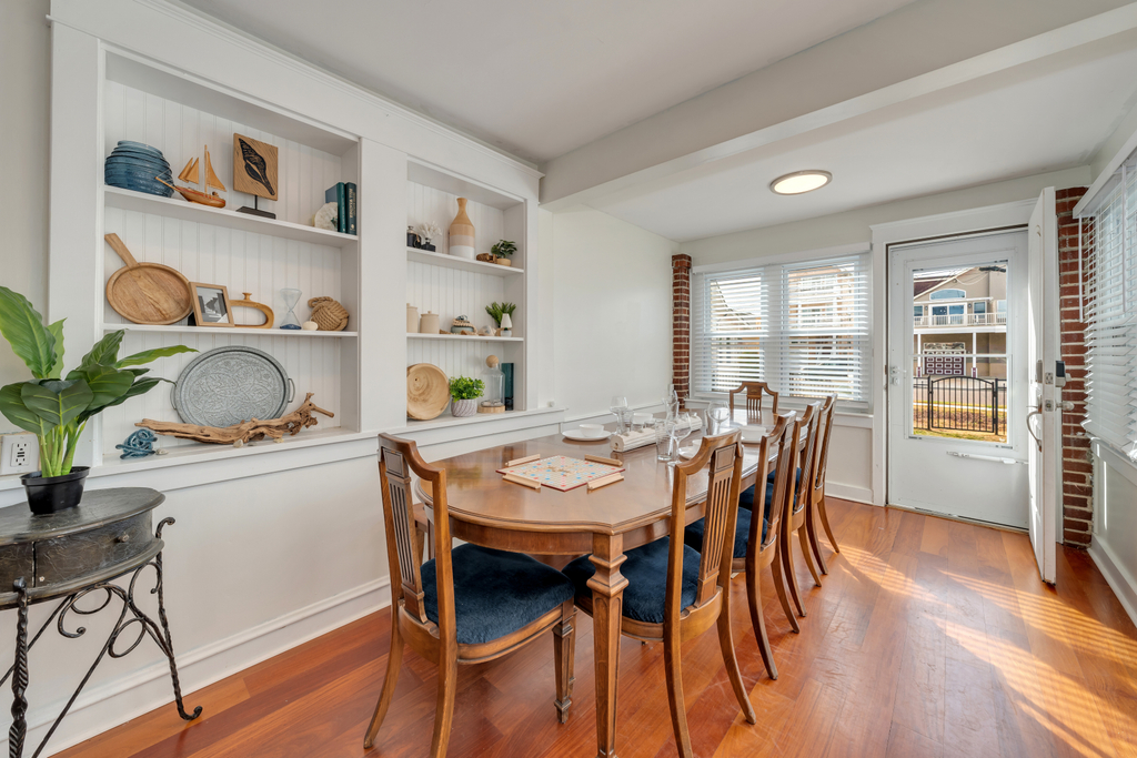 Indoor or outdoor dining, your choice