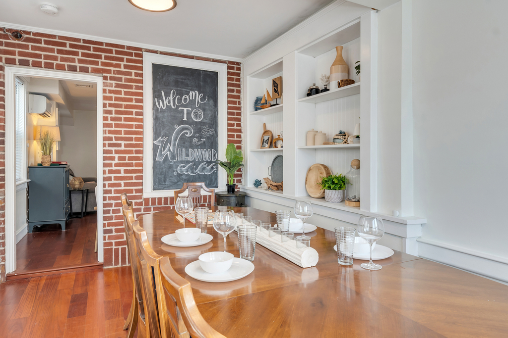 Indoor or outdoor dining, your choice