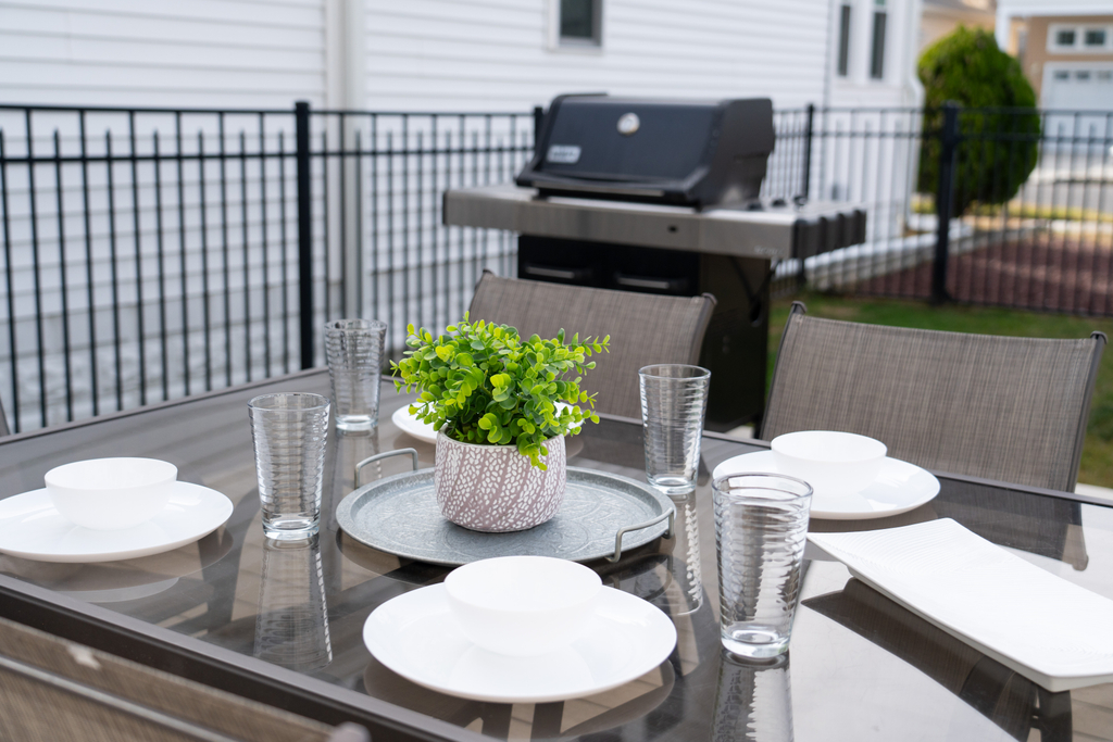 Enjoy an outdoor dining.