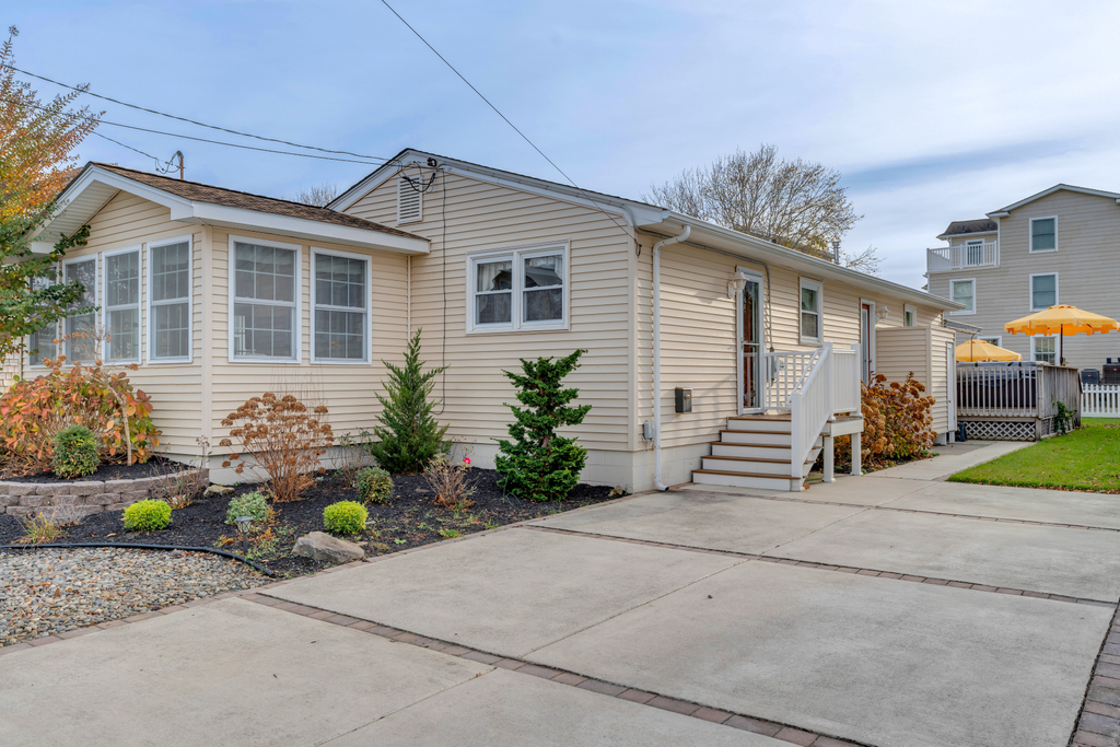 Enjoy the ease of one-level living in this ranch!