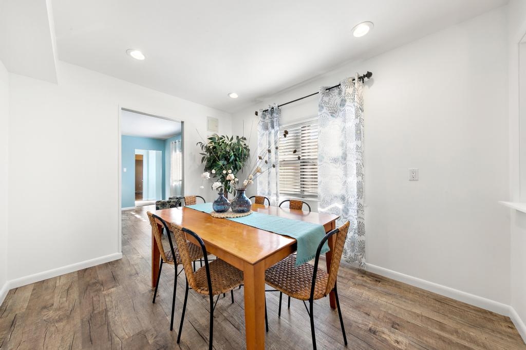 Separate eat in dinning room for six