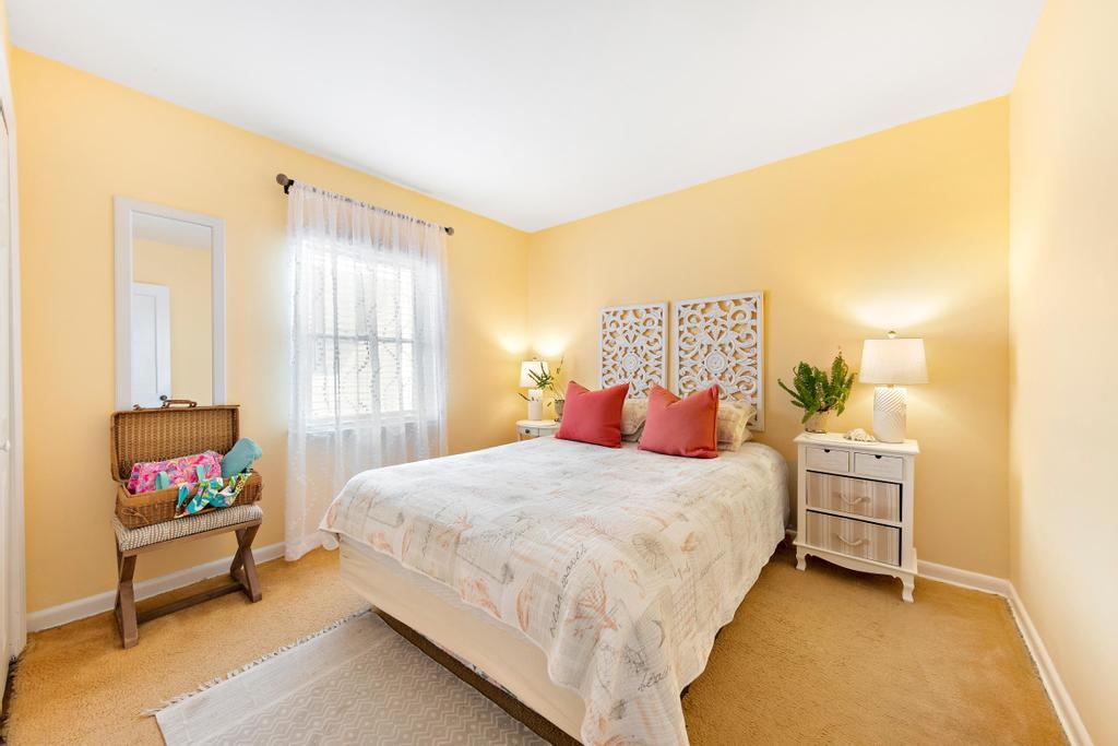Middle bedroom, perfect for mom!