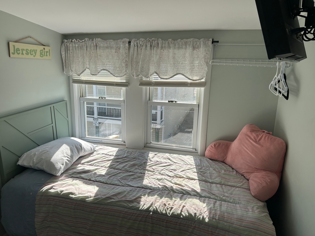 Twin trundle bedroom with ocean views.