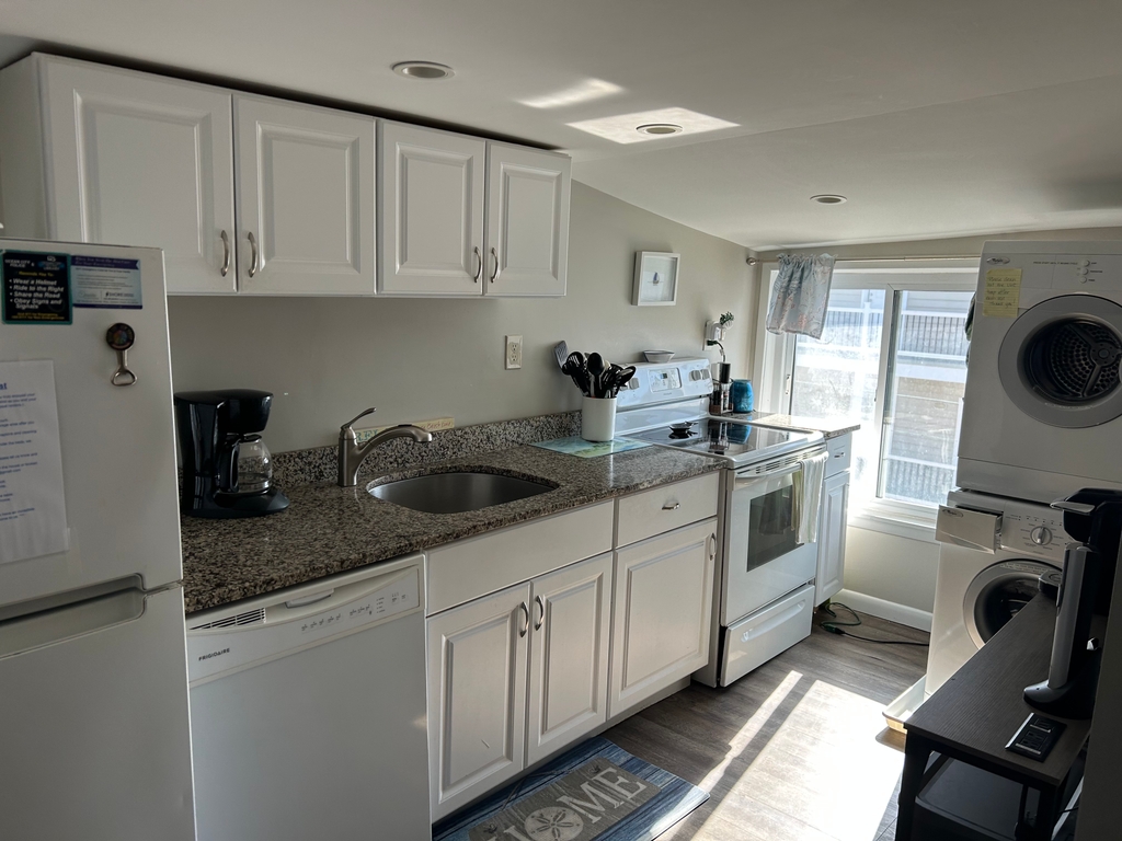 Fully equipped kitchen with washer and dryer.