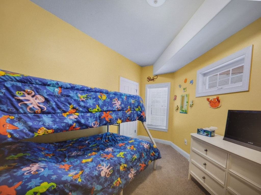 Bedroom with bunk beds (full on bottom)