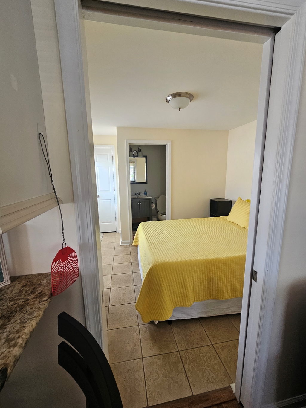 1st Floor bedroom and bathroom-Queen bed