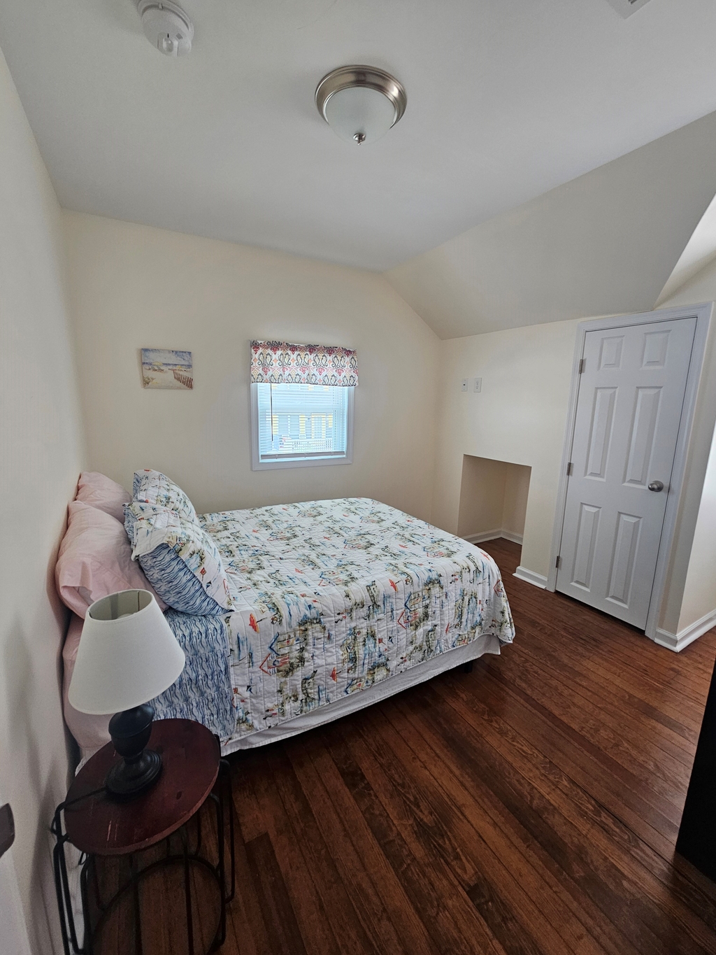 2nd bedroom- Full bed