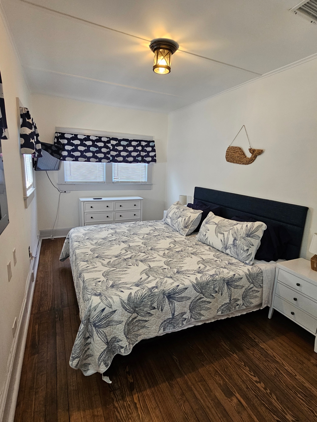 1st  fl. Bedroom (King Bed)