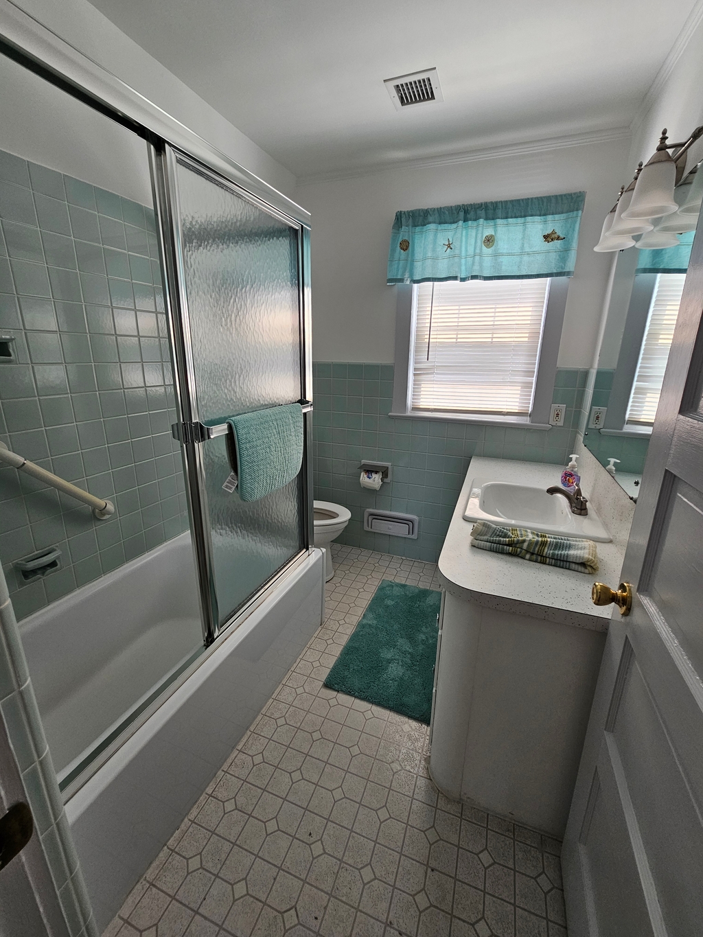 2nd fl. Hallway Bathroom 