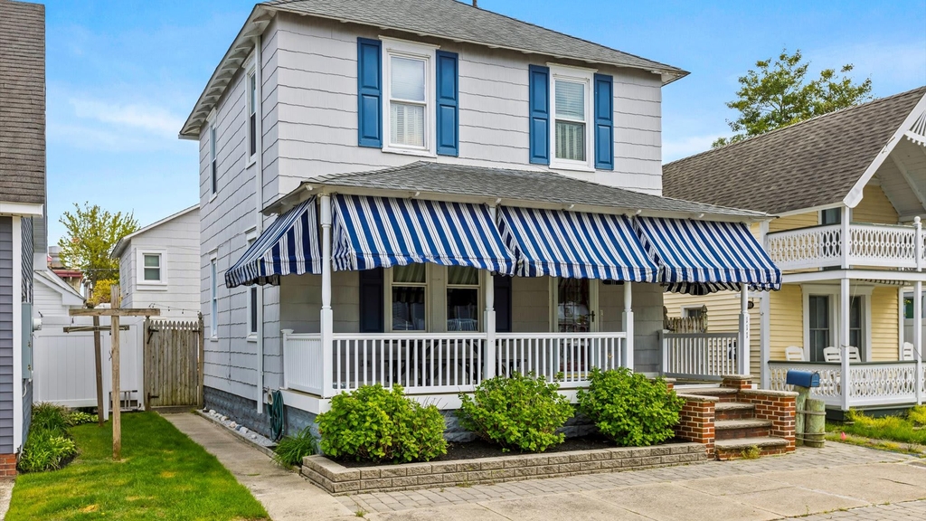 Single Home w/Detached Guest Suite