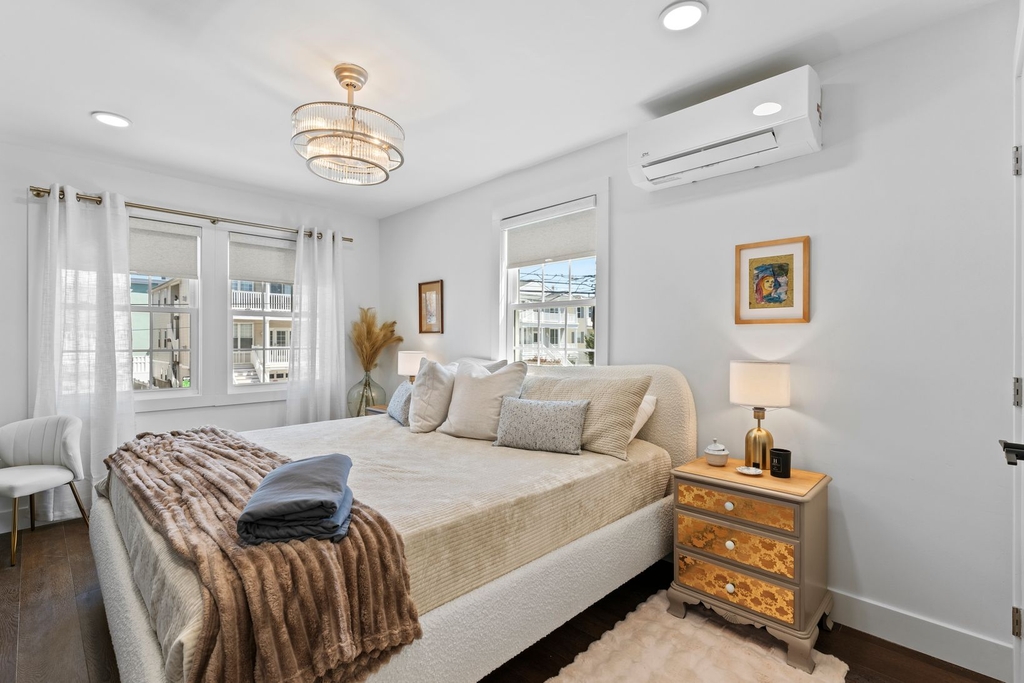 Venice suite (Primary with King Bed) sleeps 2