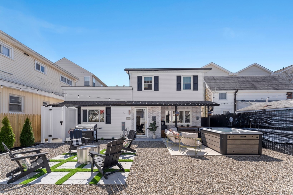 Casa 220 Beach Cottage exterior - Outdoor Shower, Patio , Hot tub and dining area