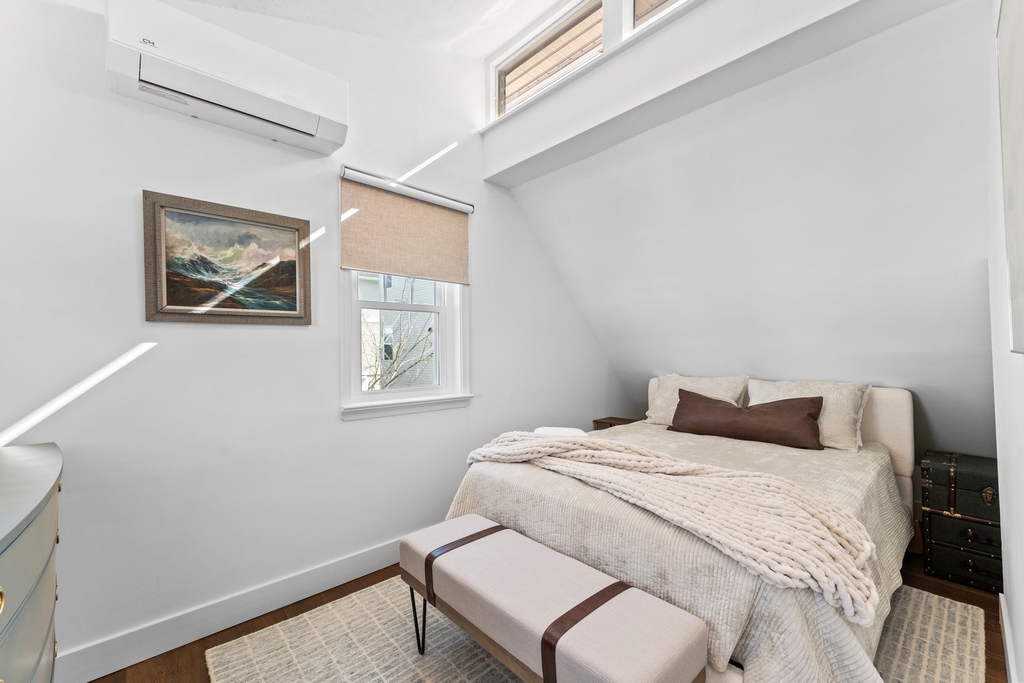 Casa 220 Florence Suite Queen Bedroom (sleeps 2)