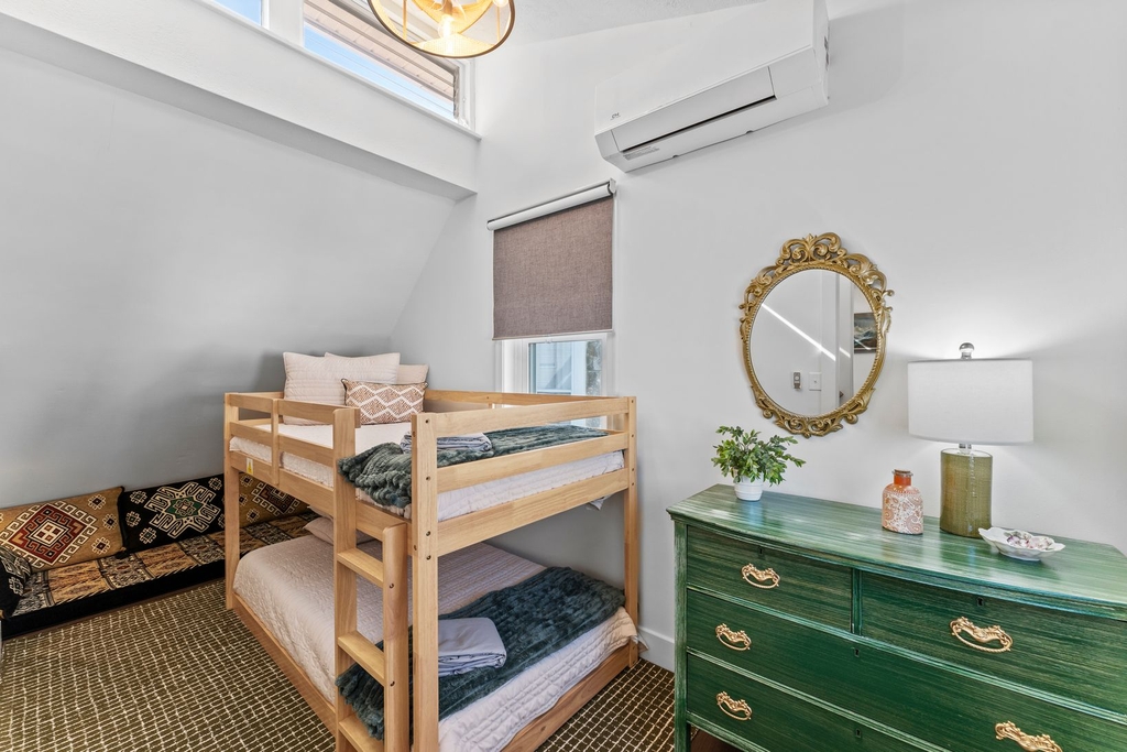 Pisa suite with twin bunk bed and sleeping nook (sleeps 3)