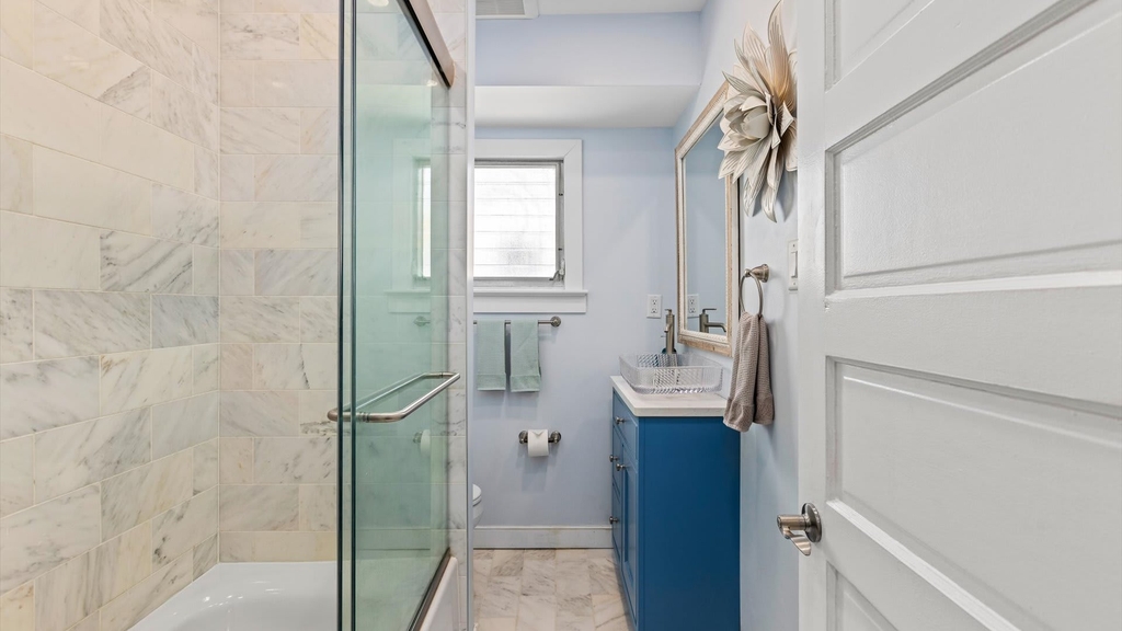 2nd Floor Bathroom with Bathtub