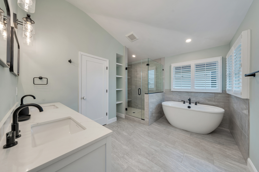 Bathtub or shower, your choice