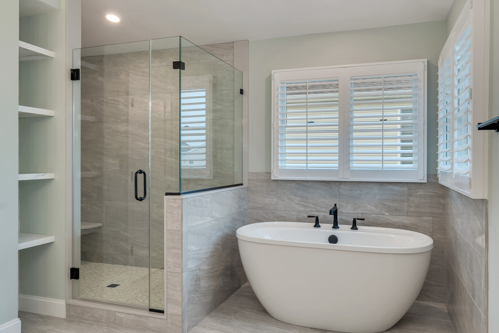 Bathtub or shower, your choice