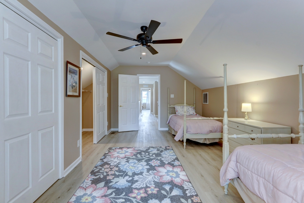 twin bedroom