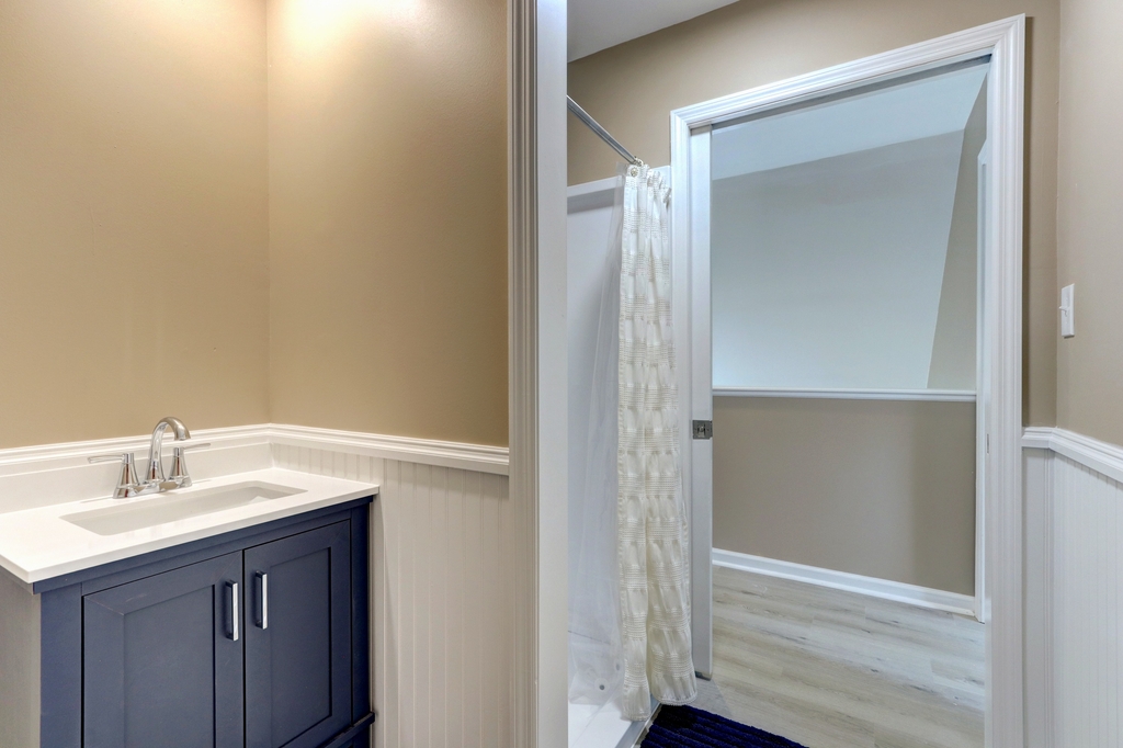 2nd floor bathroom