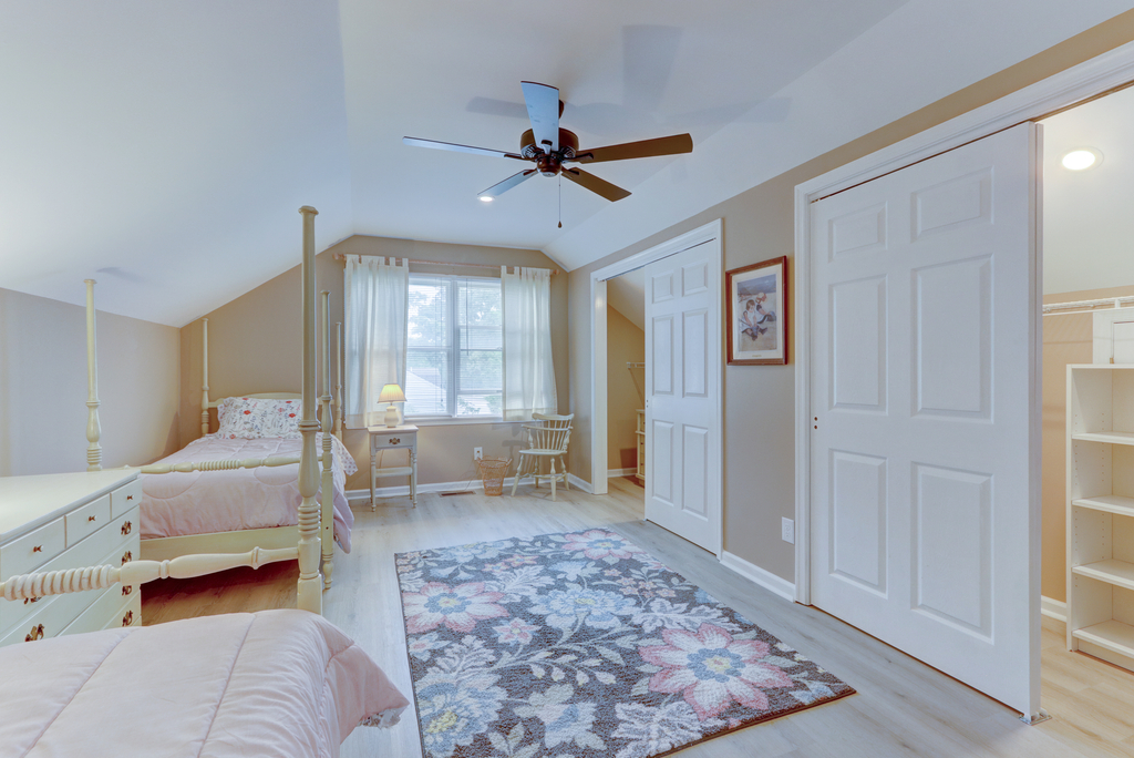 twin bedroom