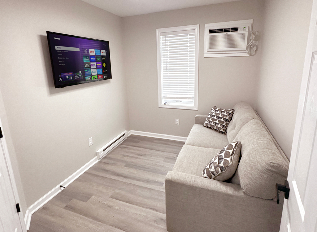 Front bedroom feature pull out queen bed.