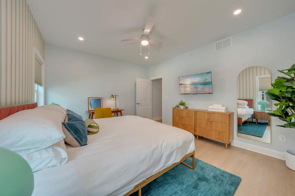 Master Bedroom - King Suite