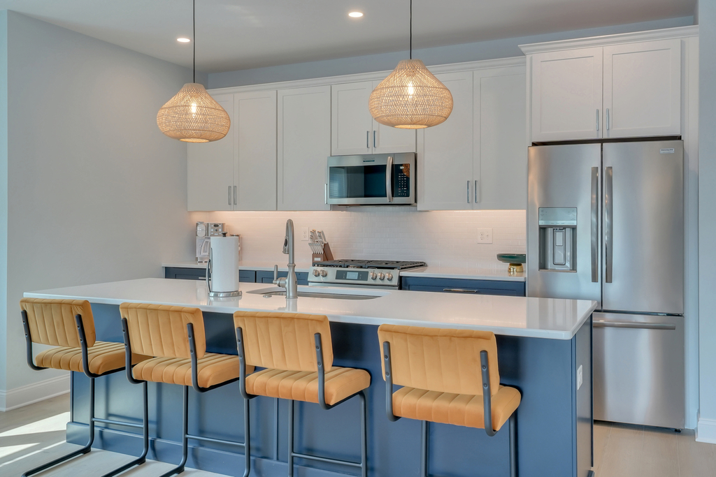 Fully Upgraded Kitchen with Breakfast Bar