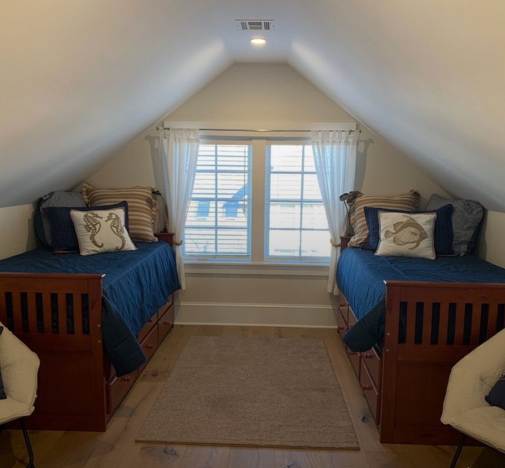Third floor twin bedroom