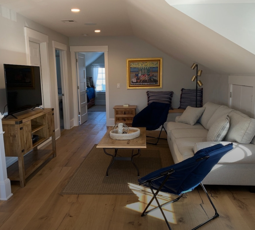 Third floor entertainment area