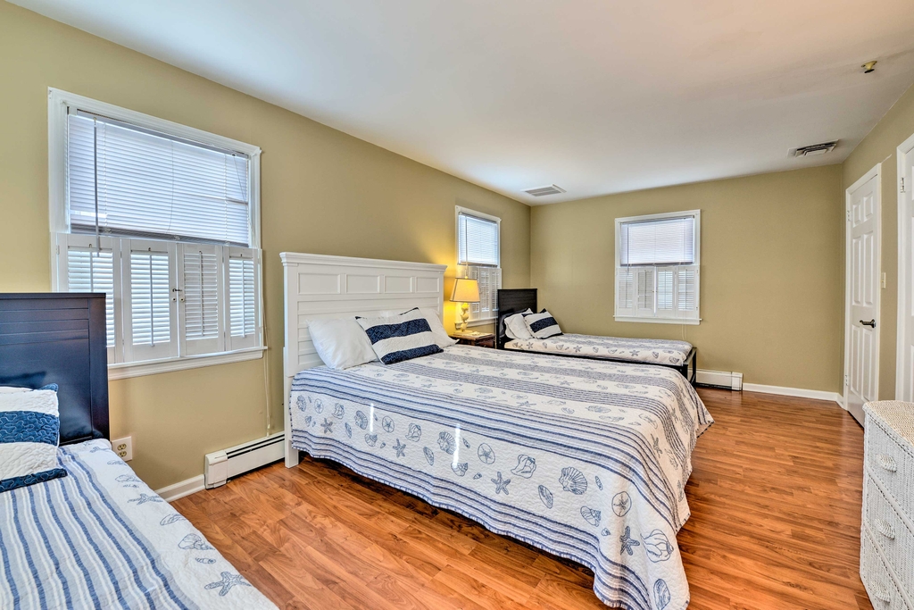 Bedroom 1-1QB, 2T Trundles