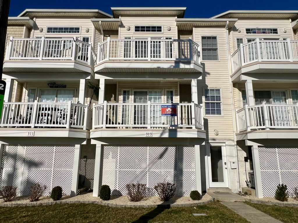 Huge Beach Block Townhouse * Ocean View * New Kitchen