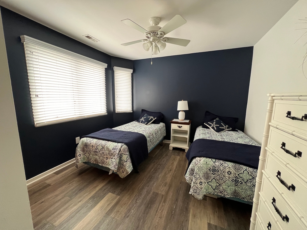 Twin bedroom