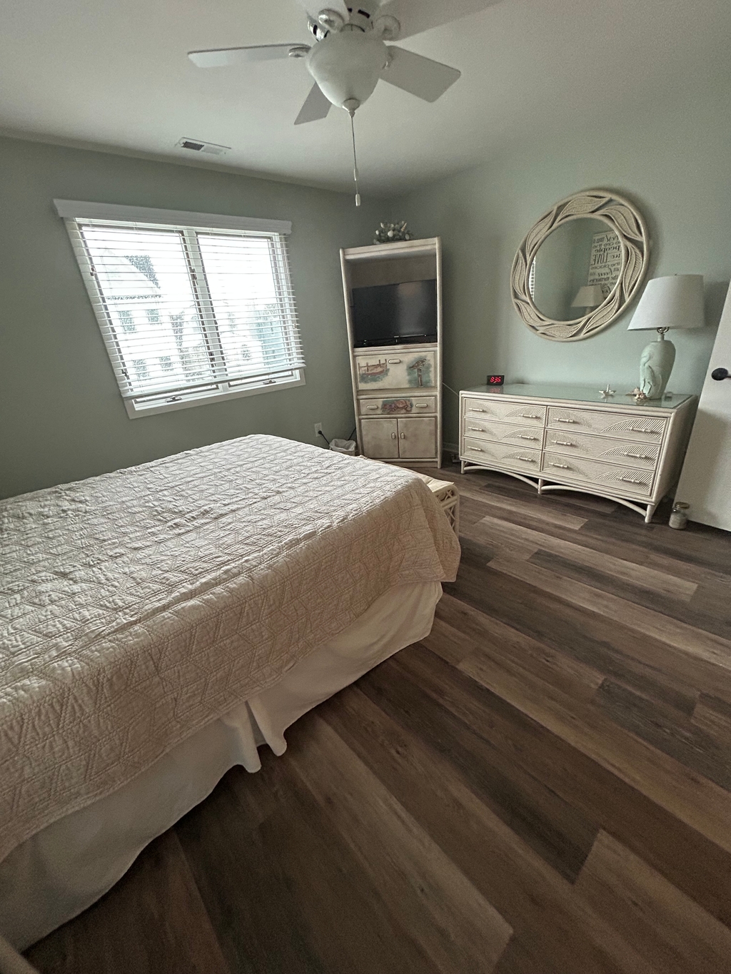 Queen bedroom