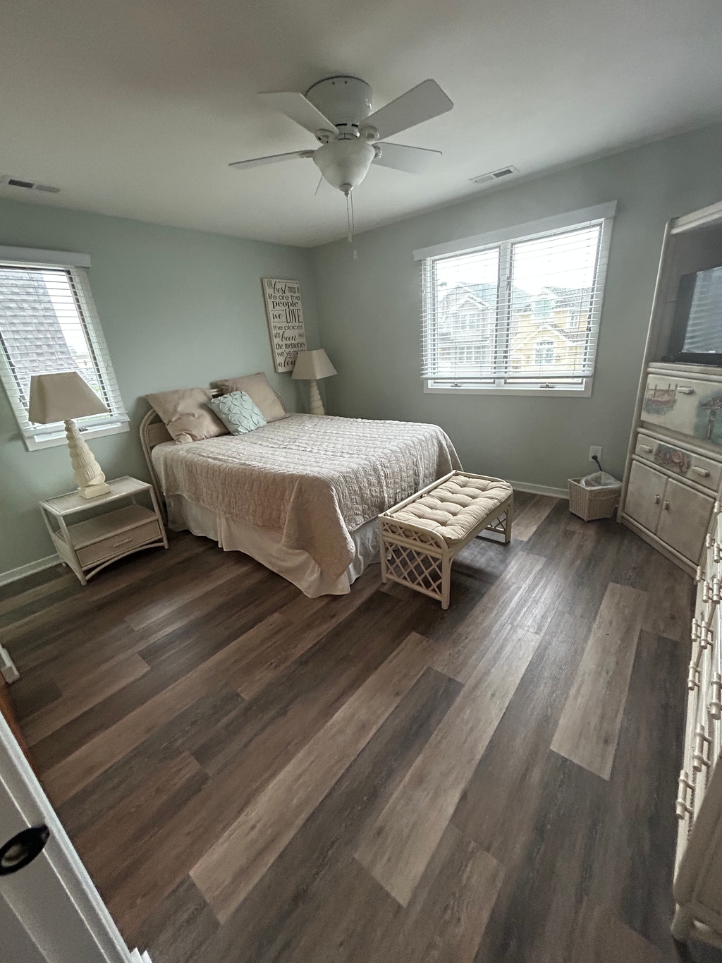 Queen bedroom