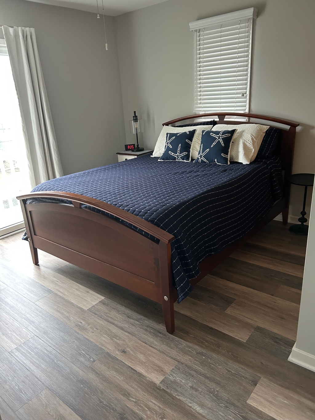 Queen bedroom