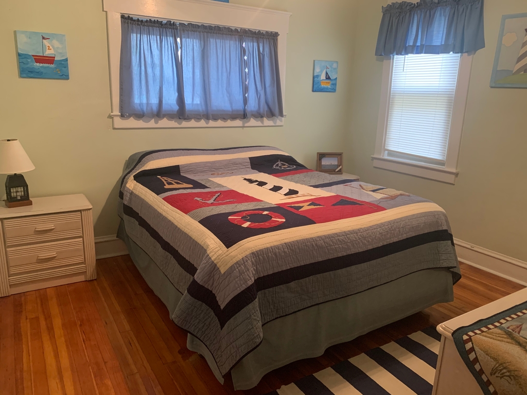 1st floor front bedrooms (queen)