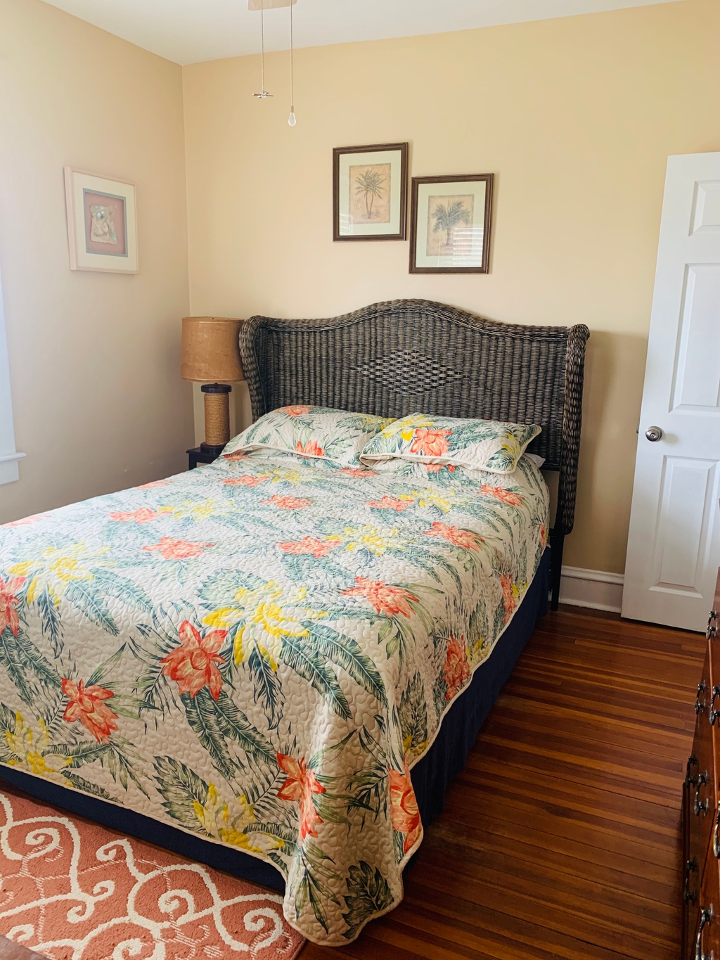 2nd floor rear bedroom (queen)
