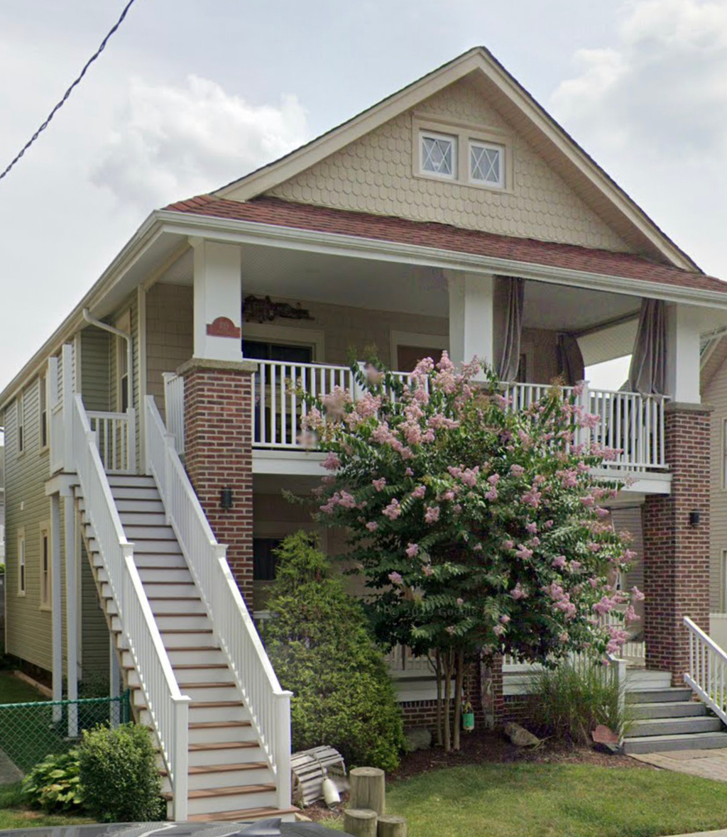 Tailor Made Manor Top/Bottom duplex in a quiet, historic neighborhood in the northend of OC