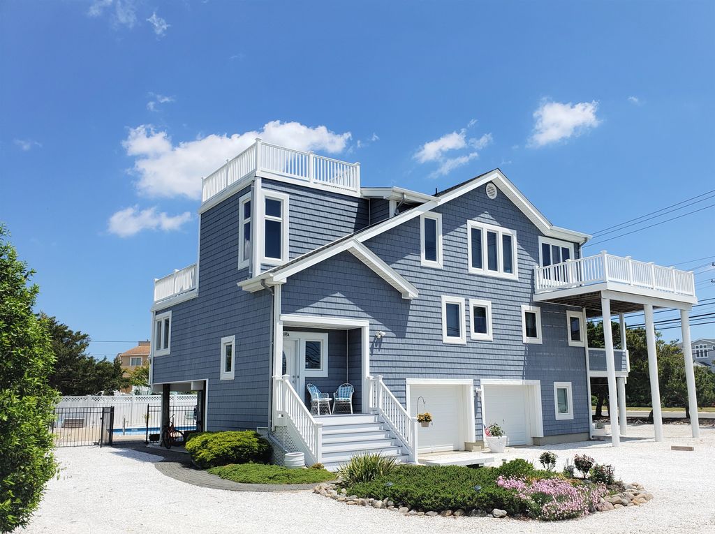 NORTH BEACH LBI SPACIOUS 4 BR W/ POOL, BONUS ROOM BEACH HOME Long
