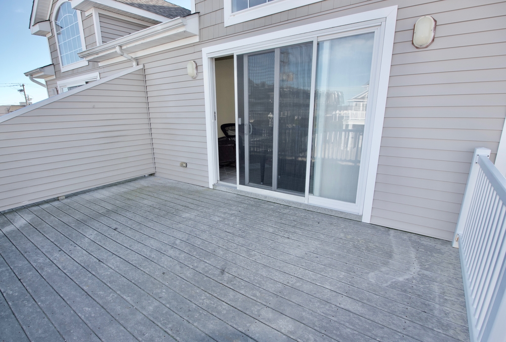 SECOND FLOOR DECK