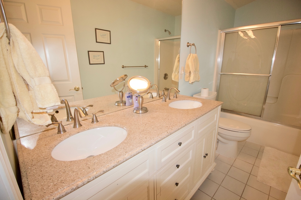 3RD FLOOR FULL BATH