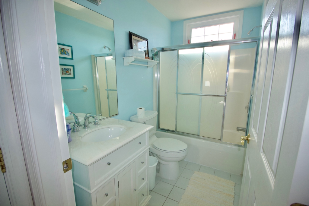 2ND FLOOR FULL BATH