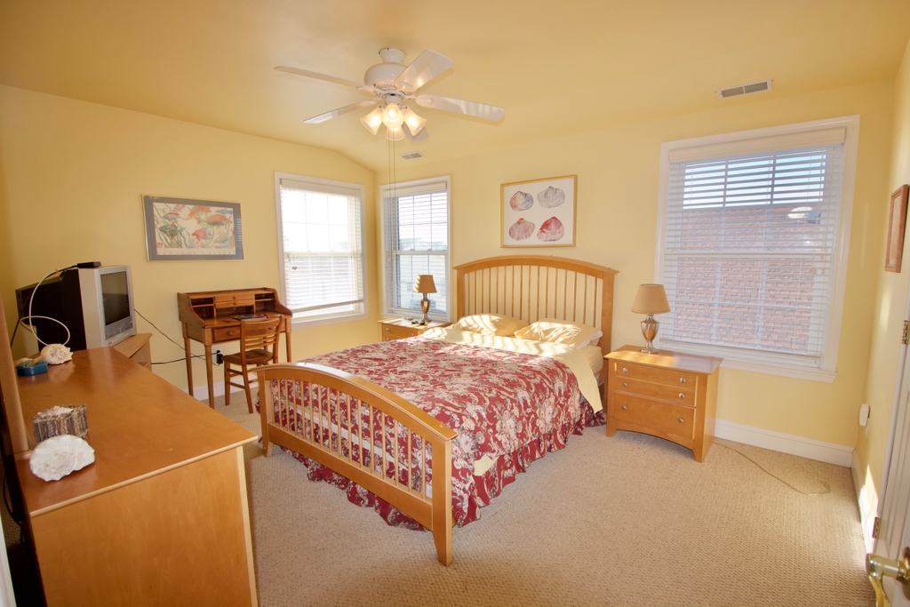 3RD FLOOR BEDROOM