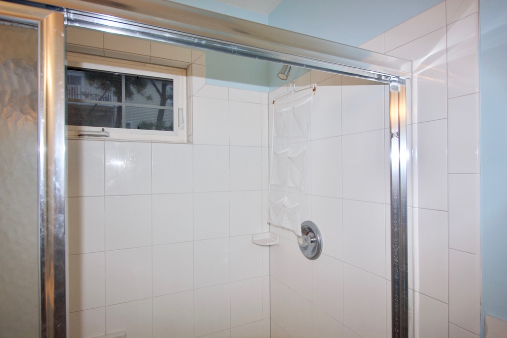 1ST FLOOR BATH