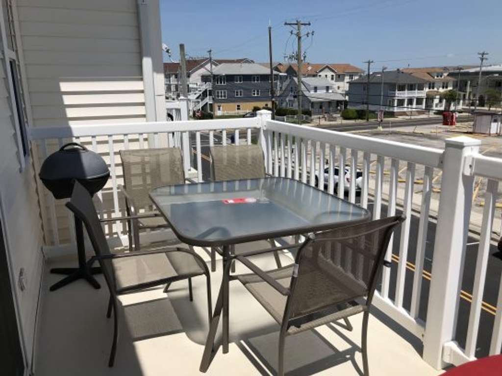Furnished Deck w/grille