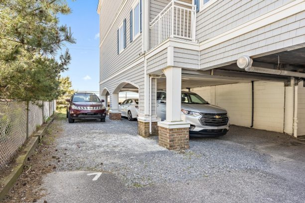 Off street parking-fits up to 3 cars 