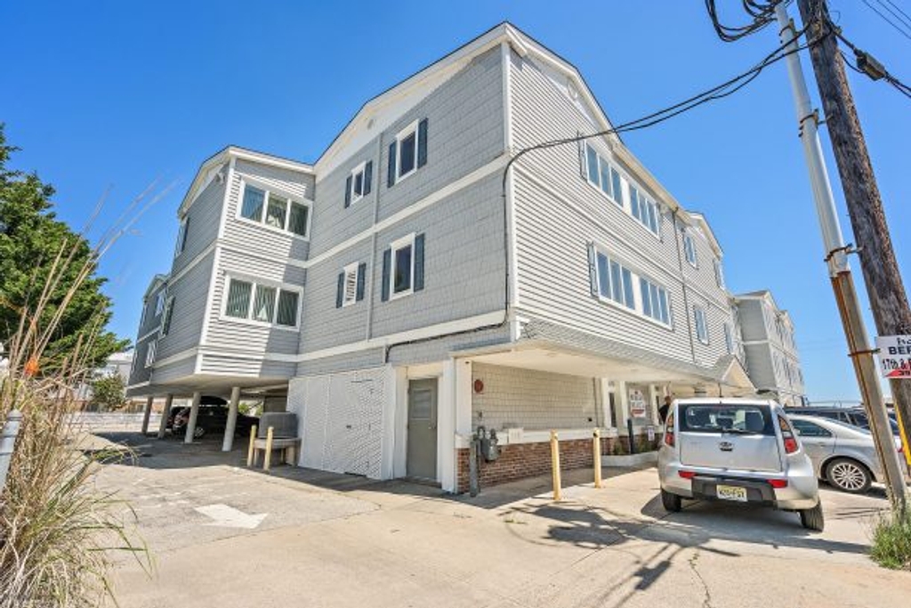 View of Condo from Street-Living Rm/Bedroom/Kitchen