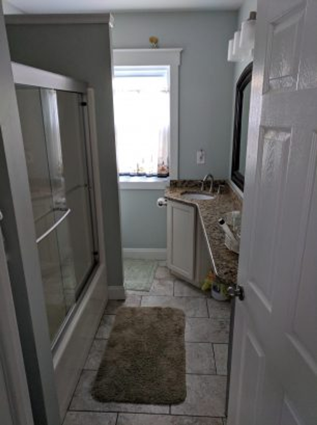 1st floor full bathroom