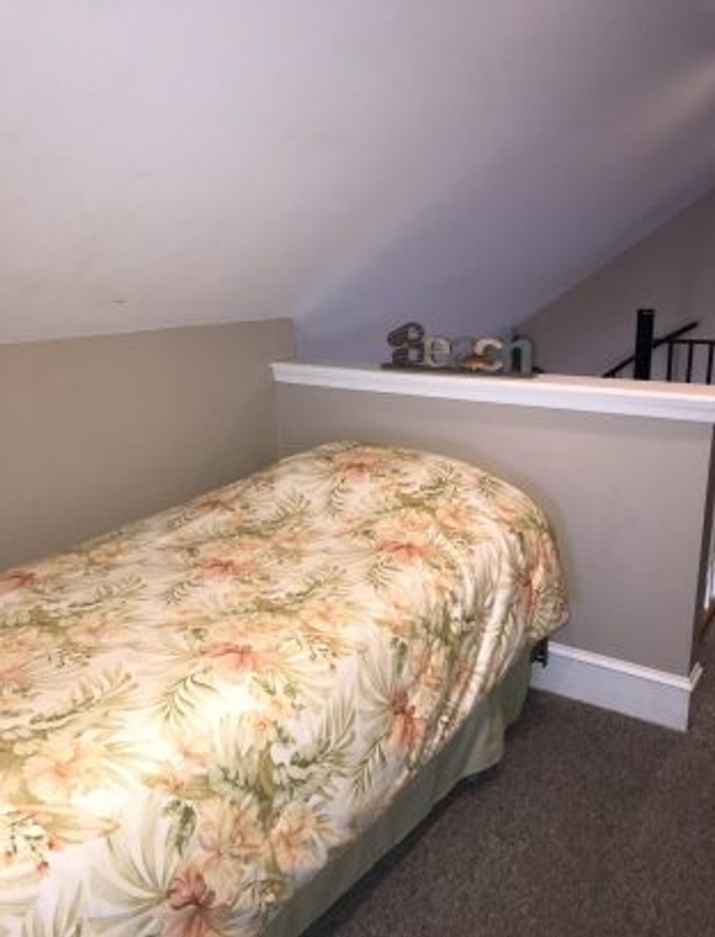 Twin in loft (semi-private bdrm)