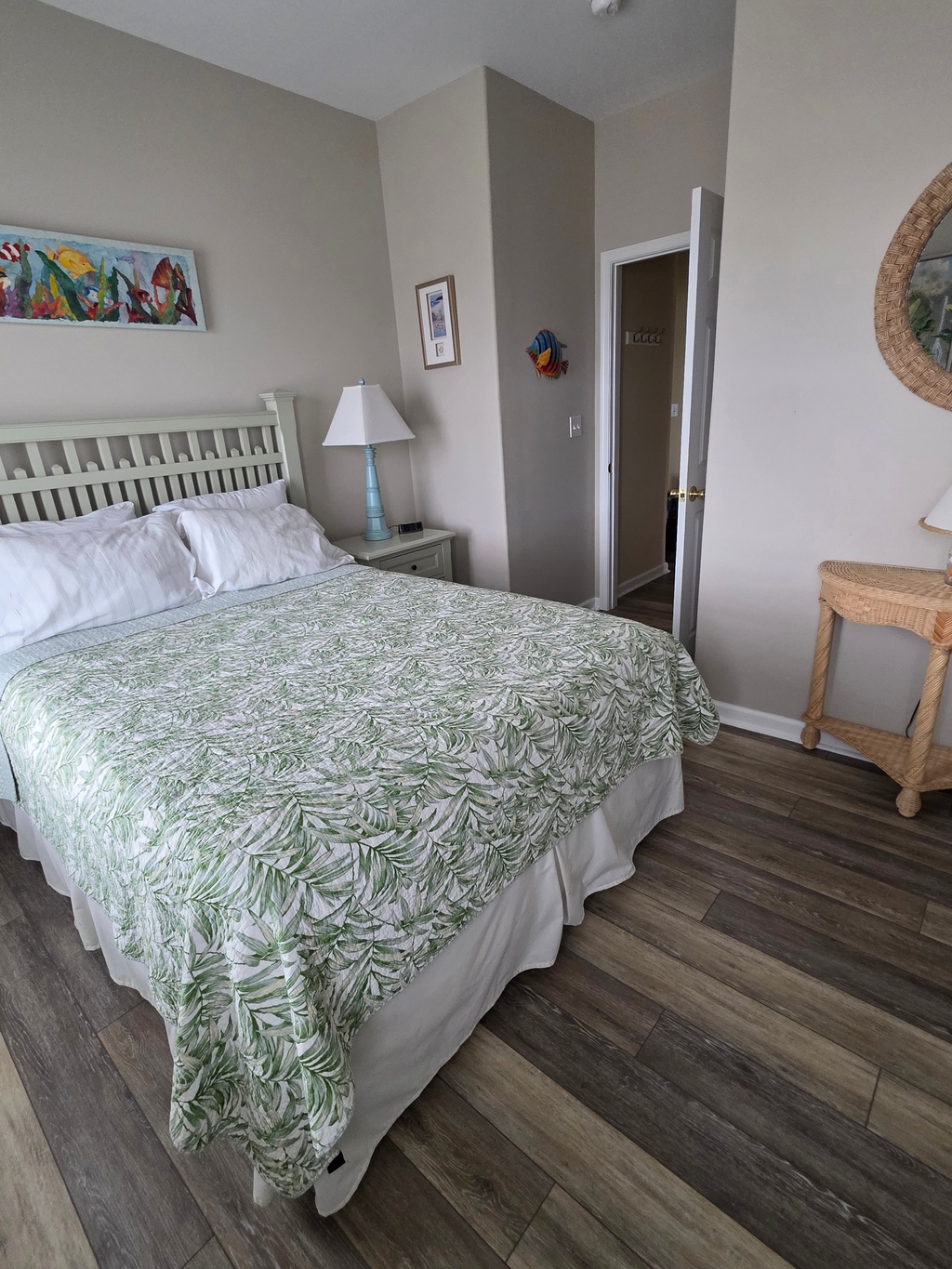 2nd Bedroom with Queen Bed